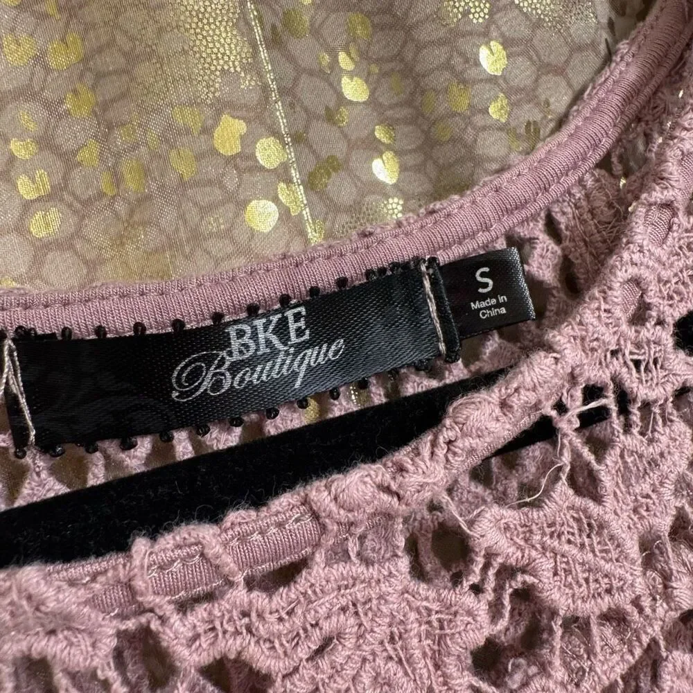 BKE Boutique Mauve Pink Floral Boho Crochet‎ Quarter Sleeve Top Small